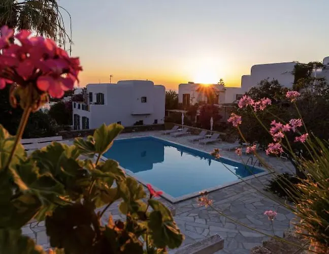 Neso - Stylish Poolside Escape For 6 In Lejlighed *