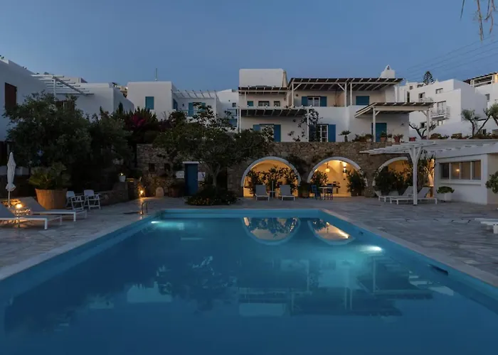 Neso - Stylish Poolside Escape For 6 In Lejlighed *